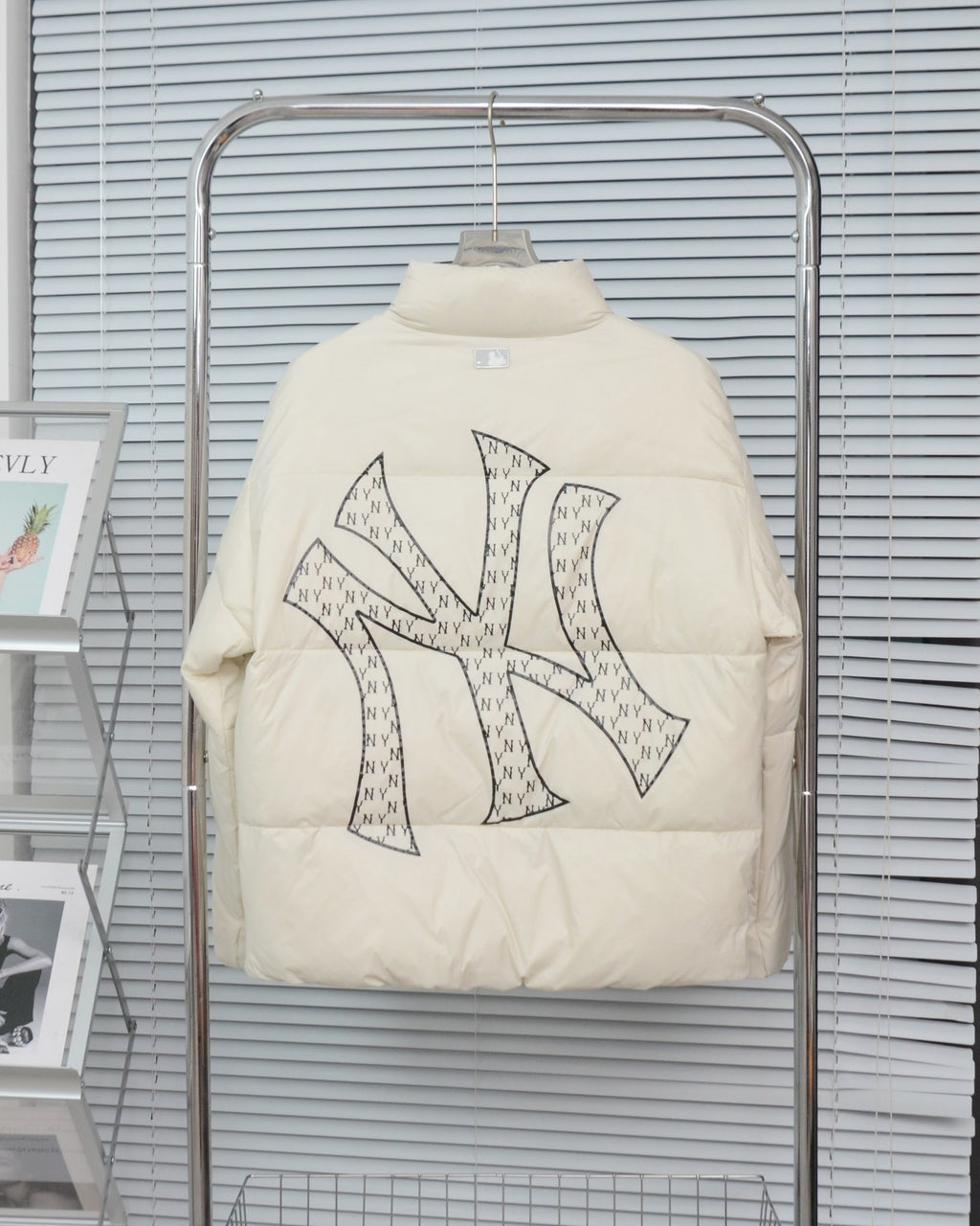 MLB New York Yankees Oversized Back Logo Puffer Jacket - Cream