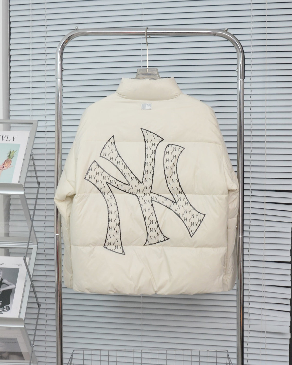 MLB New York Yankees Oversized Back Logo Puffer Jacket - Cream