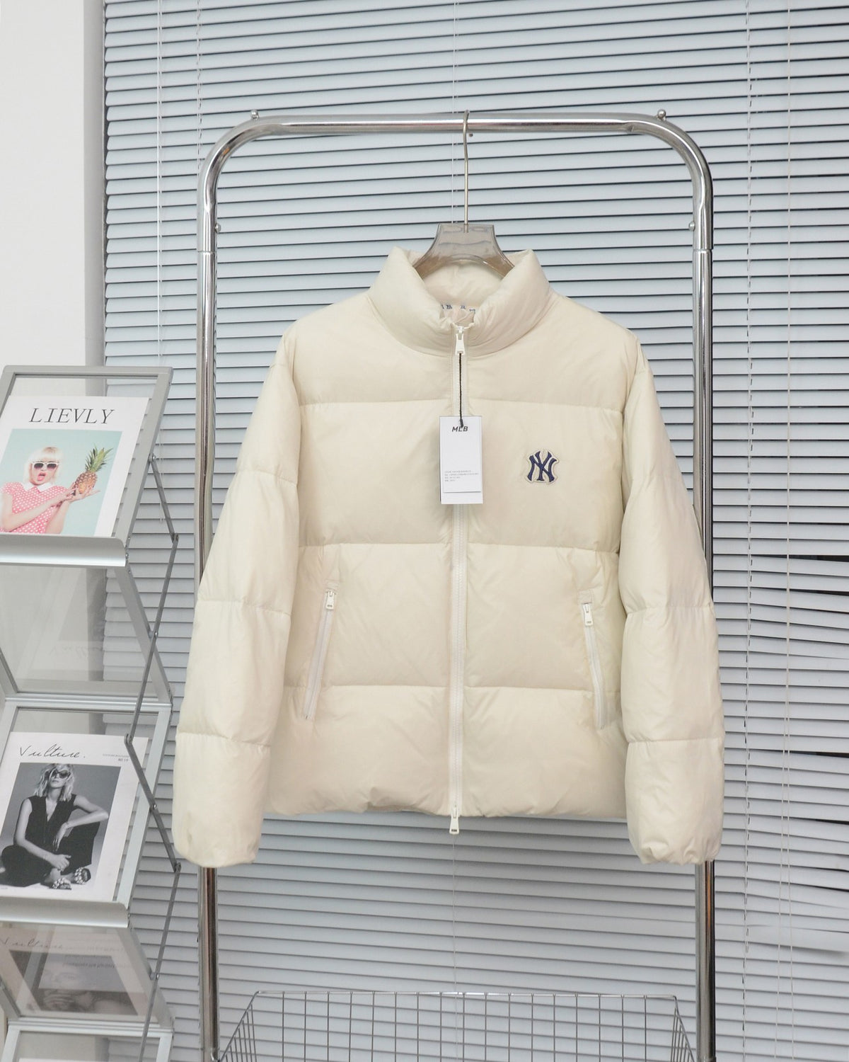MLB New York Yankees Oversized Back Logo Puffer Jacket - Cream