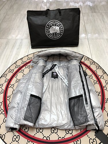 Canada Goose Crofton 2252 Hooded Puffer Jacket in Silver