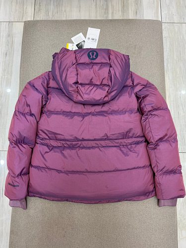 lululemon Women's Wunder Puff Hooded Jacket in Plum