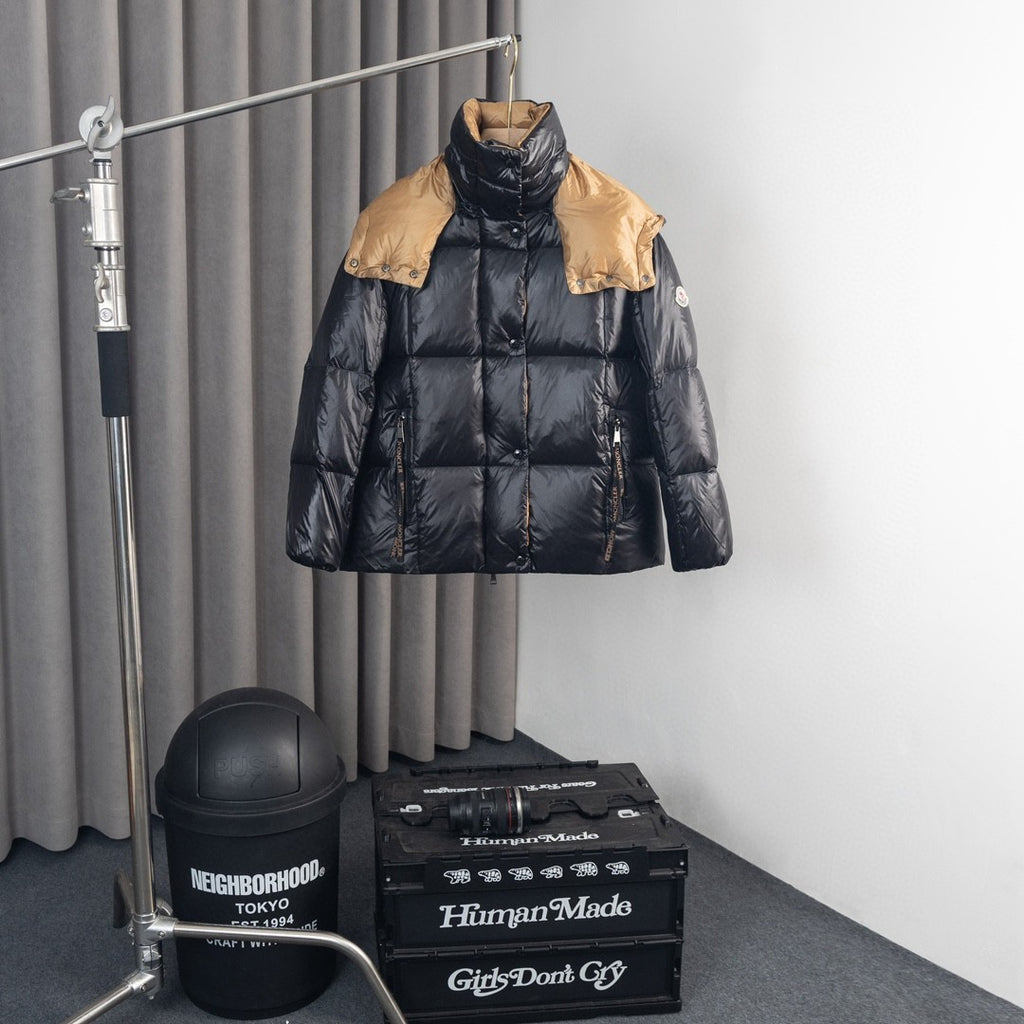 Moncler Parana Hooded Puffer Jacket in Black with Gold-Tone Accents