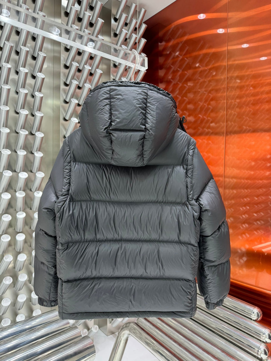 Moncler Detachable-Sleeve Hooded Puffer Jacket in Charcoal Grey